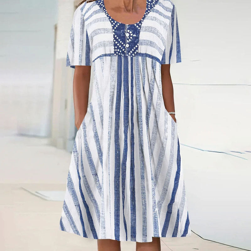 Robe courte abstraite col V smockée Robe courte abstraite col V smockée
