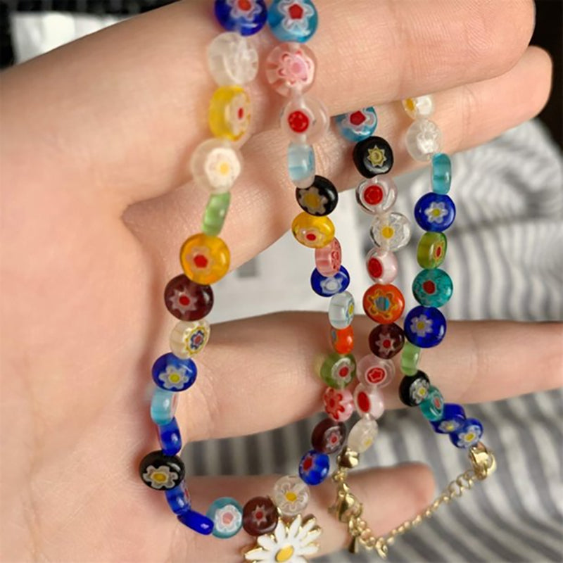 Collier De Perles Colorées Avec Pendentif Marguerite