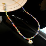 Collier De Perles Colorées Avec Pendentif Marguerite